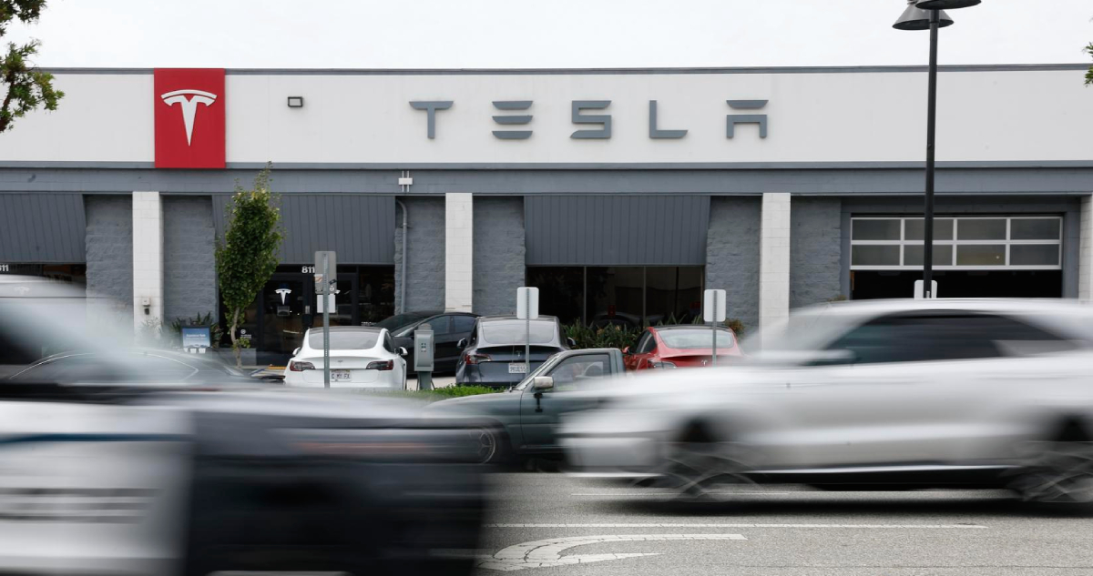 Tesla reporta caída de beneficios y acciones bajan ante dudas por el desempeño futuro de la empresa