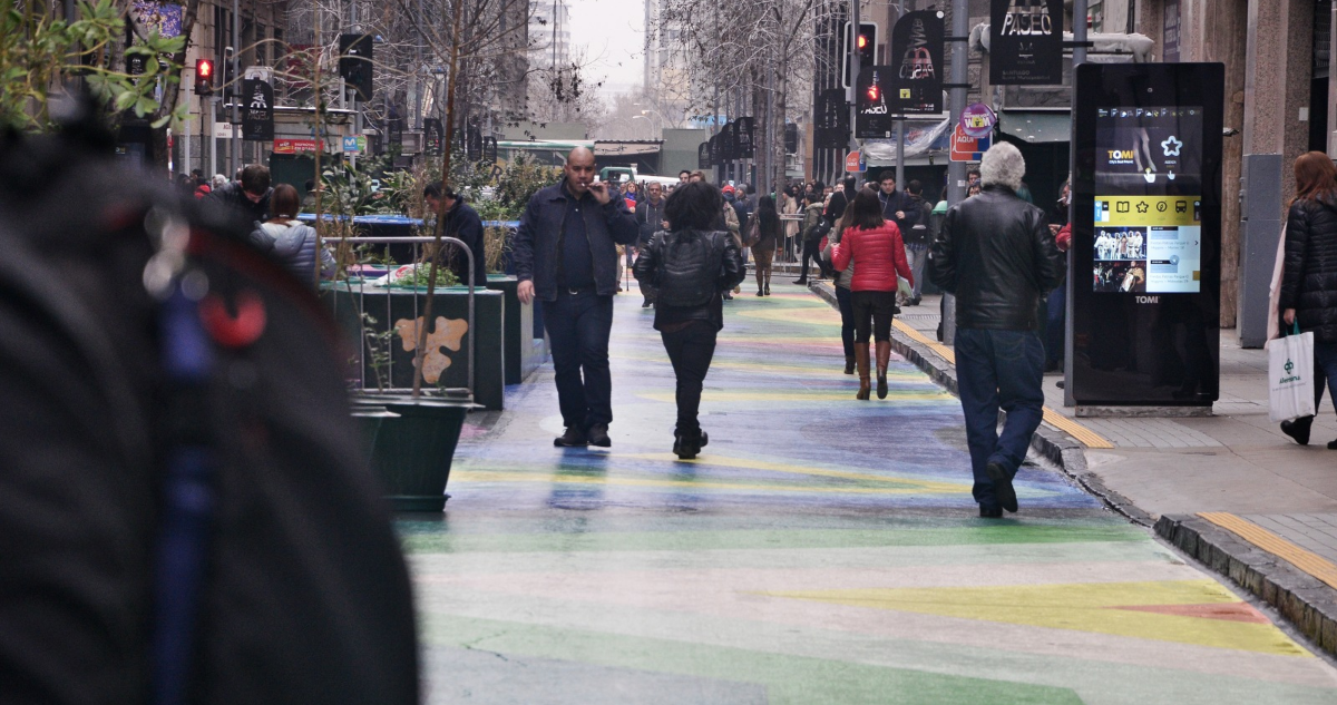 Tras más de 10 años de paseo peatonal: Desbordes decide regreso del transporte público a Bandera