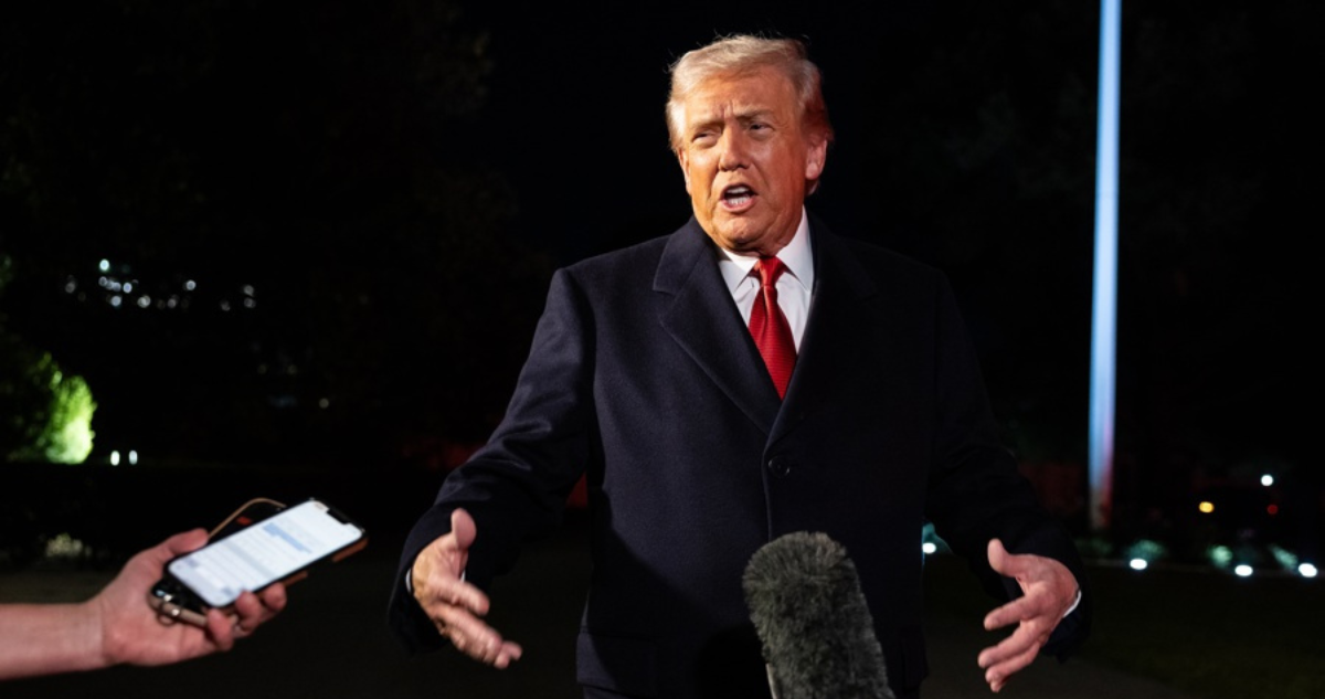 Trump aumenta 10% en los aranceles a Canadá acusa tergiversación a Reagan en comercial canadiense.