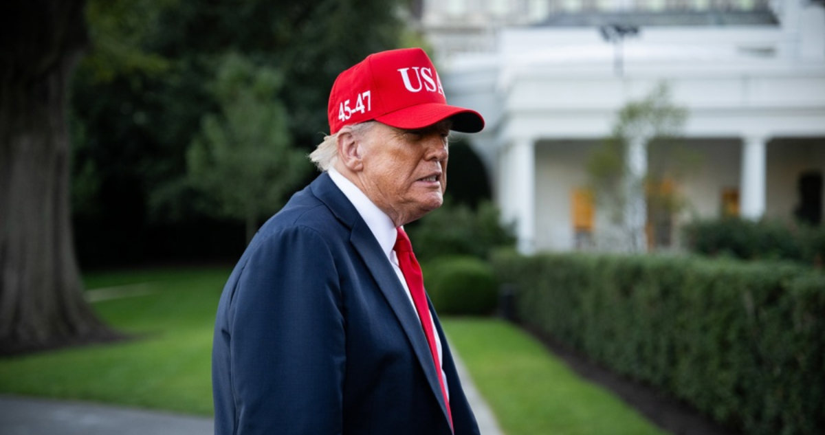 Trump confirma otro ataque contra embarcación en el Caribe y sugiere operaciones por tierra