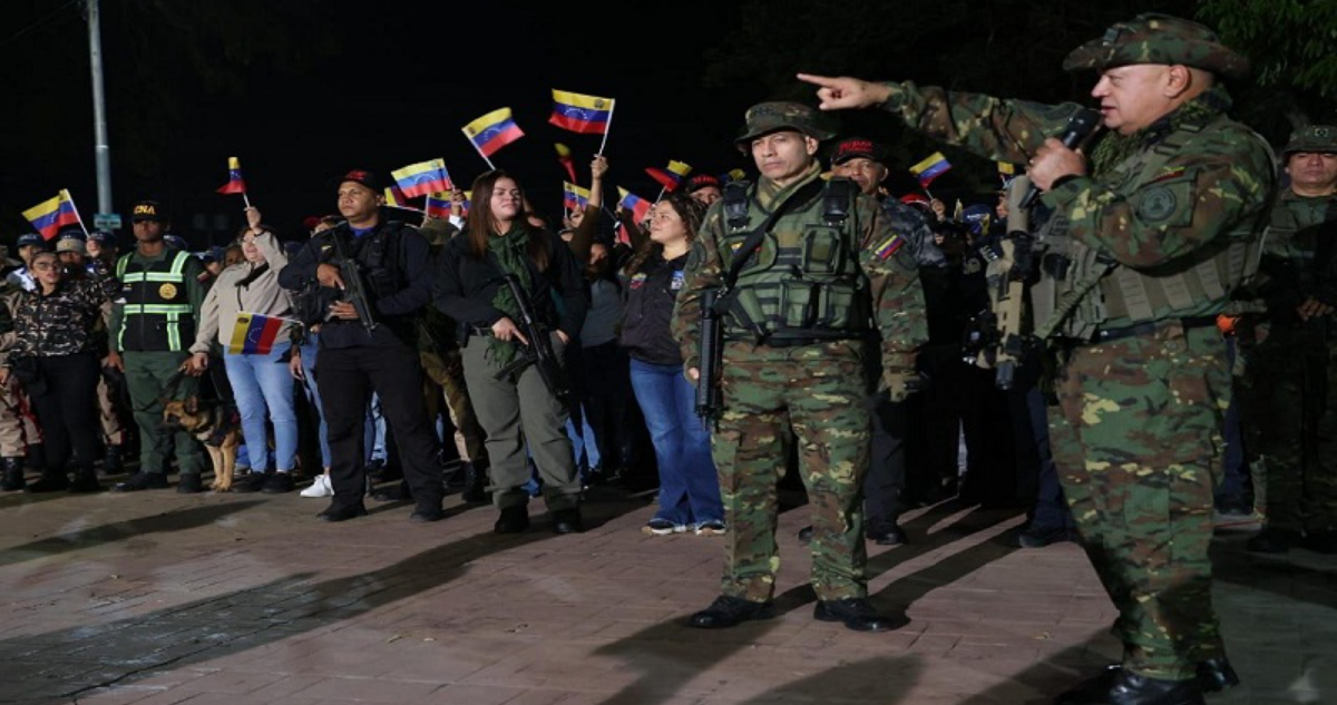 Ante “amenazas” de EEUU, Gobierno de Maduro desliza que hay armas “en poder” del pueblo venezolano