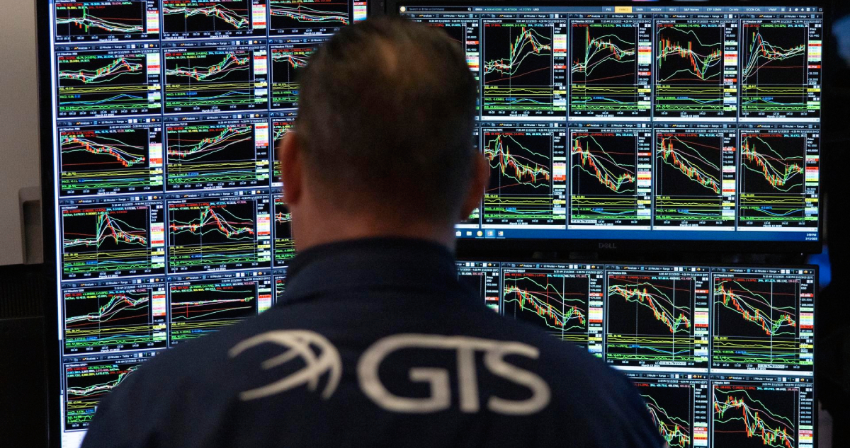 Wall Street cierra en rojo tras los resultados de tecnológicas mientras el IPSA registra otro máximo