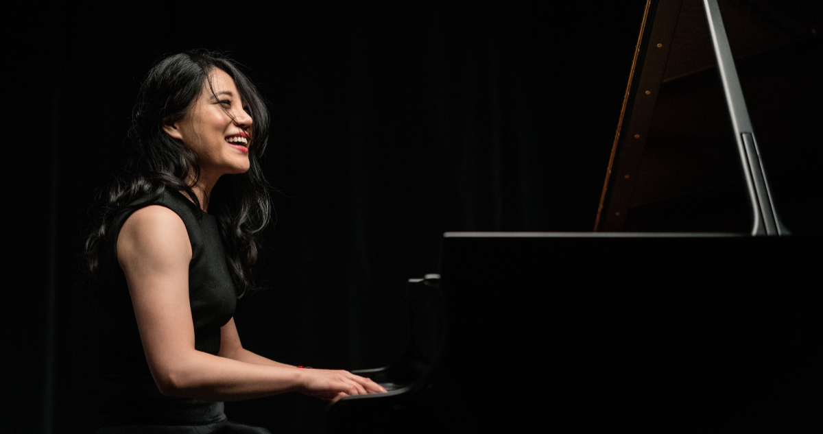 Aclamada pianista Zee Zee llega a Santiago con una puesta en escena inspirada en un viaje en el tiempo