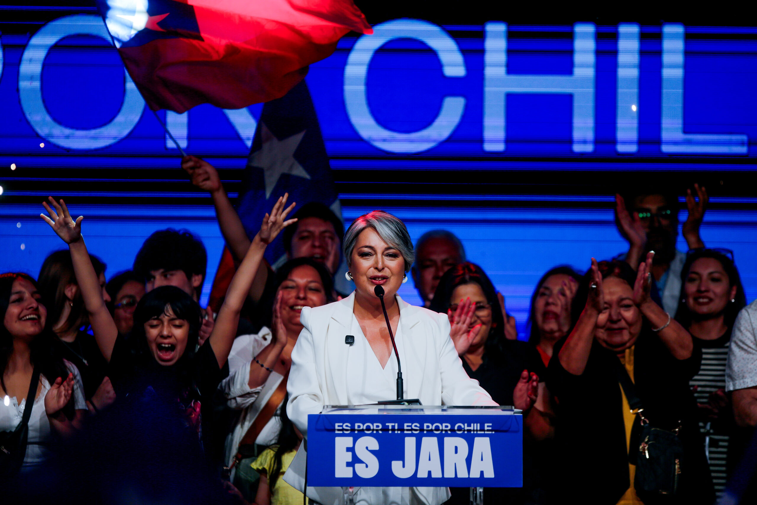 Jara a la carga: "Lamento que nadie recuerde una sola ley que Kast haya sacado por el bien del país"