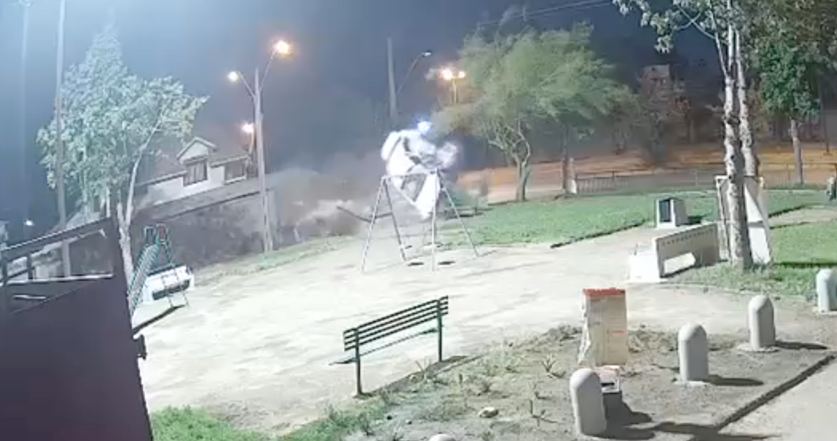 Conductor muere tras protagonizar accidente a exceso de velocidad en La Pintana: se volcó en plazoleta