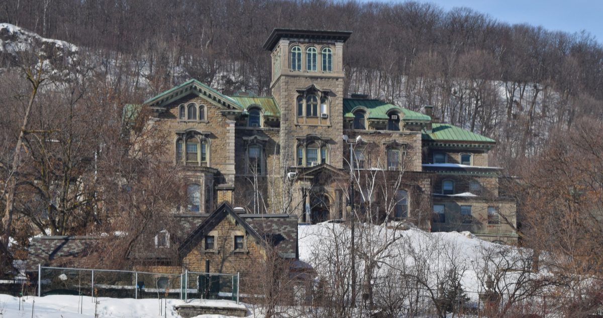 Víctima de MK-Ultra contó su historia: “La CIA realizó conmigo experimentos de control mental”