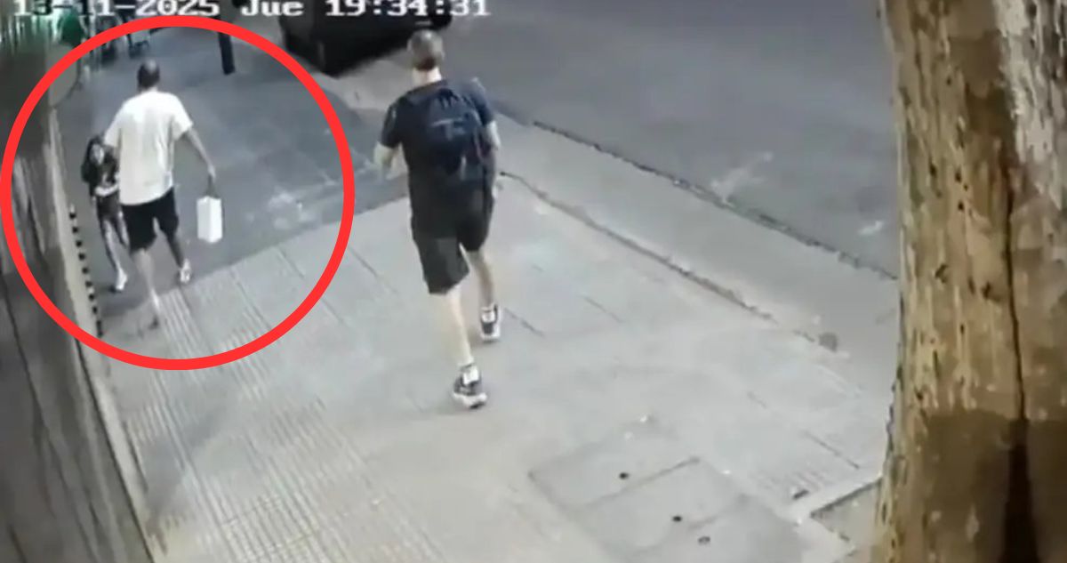 Joven con carnet de discapacidad pateó a una niña de 7 años en la calle: grave agresión en Argentina