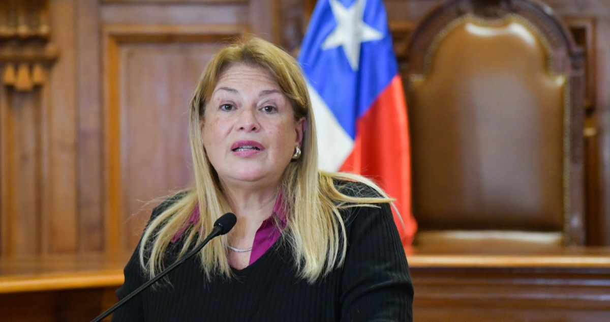 Corte acoge a trámite querella de capítulos contra exsuprema Ángela Vivanco y podría ser formalizada