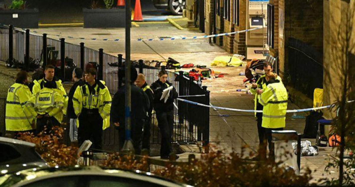 La Policía luego del ataque múltiple en un tren de Londres.