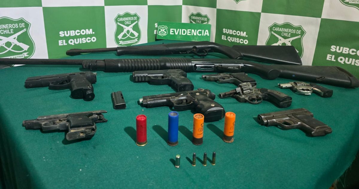 Carabineros encuentra un arsenal en casa de detenido acusado de iniciar incendio forestal en El Quisco