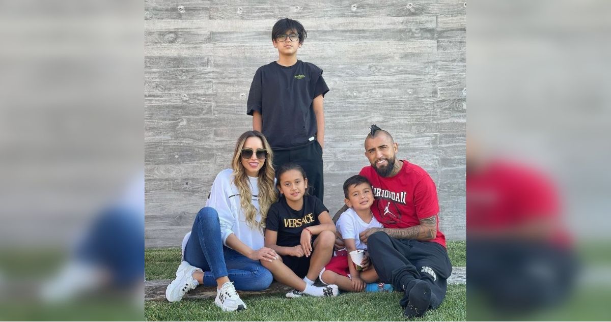 Hijos de Arturo Vidal y Marité Matus sufieron accidente: auto se volcó