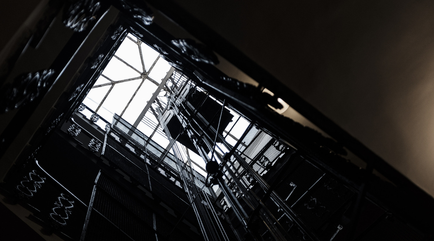 Hombre de 60 años muere tras caer por el foso de un ascensor desde piso 13 en edificio de Antofagasta