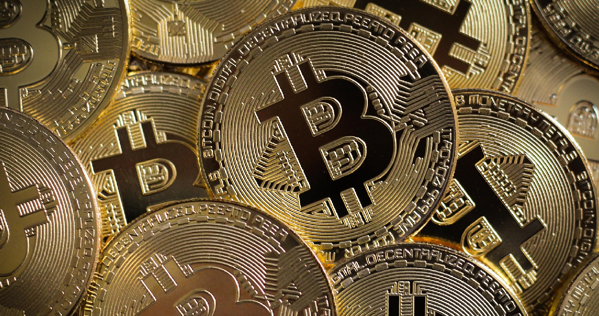 La criptomoneda más importante: bitcoin toca por debajo de los US$100 mil por primera vez desde junio