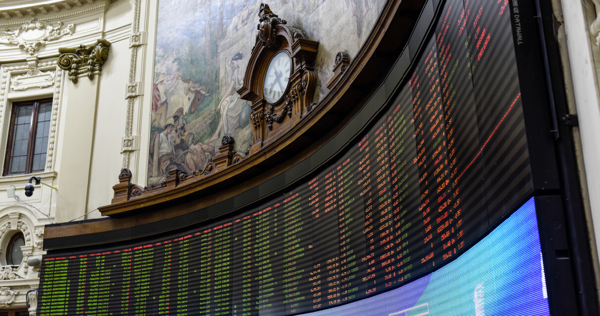 Bolsa de Santiago baja de los 9.700 ante cautela por resultados de las presidenciales y parlamentarias