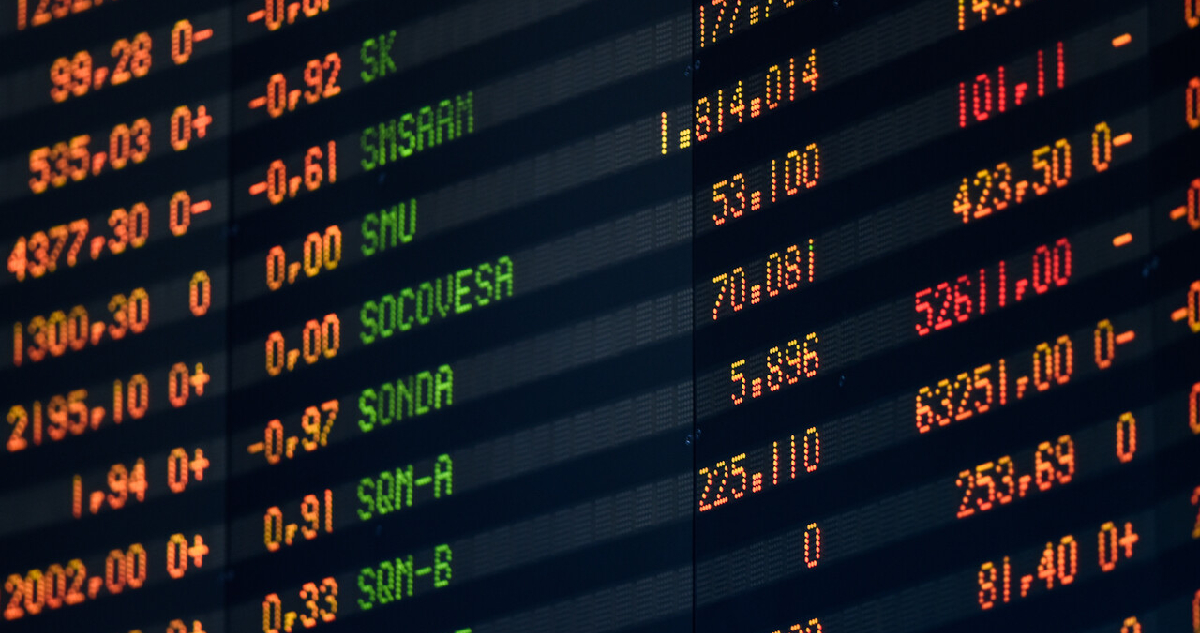 Bolsa de Santiago cierra en récord mientras Wall Street sube ante posible fin del cierre del gobierno