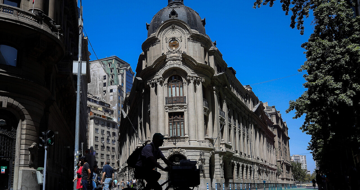 El IPSA de la Bolsa de Santiago sigue intentando llegar a los 10 mil puntos antes de las elecciones