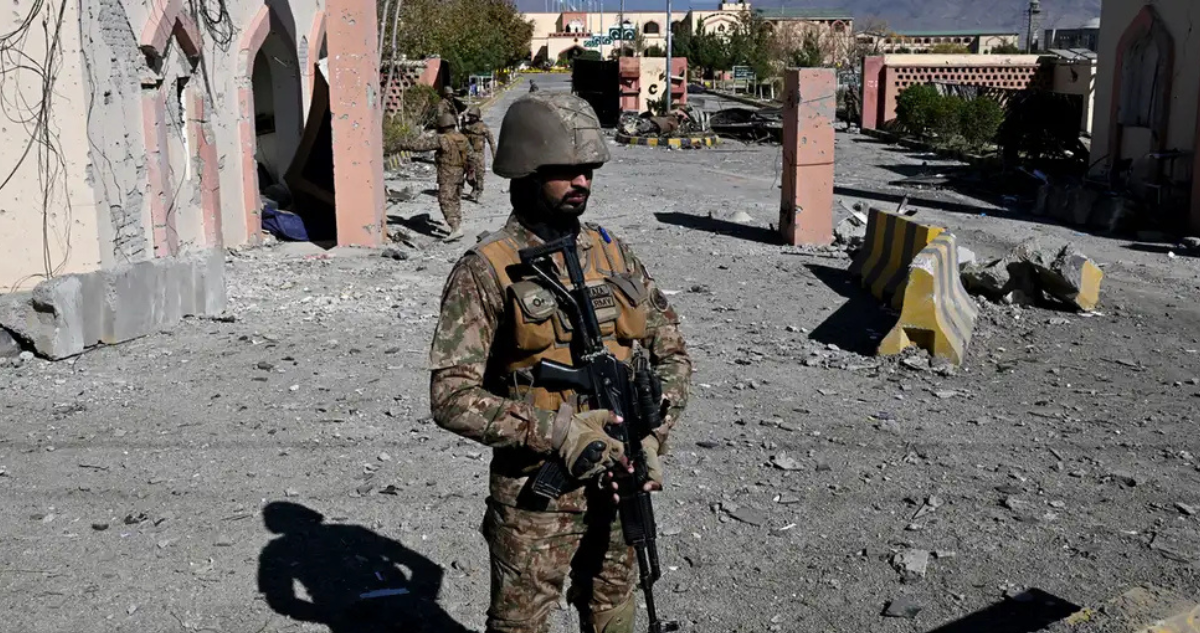 Talibanes acusan a Pakistán de matar a 10 civiles, 9 niños y una mujer, en bombardeos a Afganistán