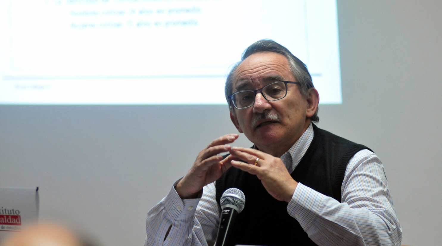 Exasesor de Bachelet acusa conductas “gangsteriles” de la AAFP por campañas contra reformas y trolls