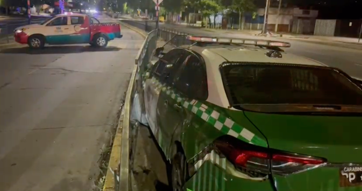 Dos carabineros quedan lesionados tras protagonizar choque durante persecución en Peñalolén