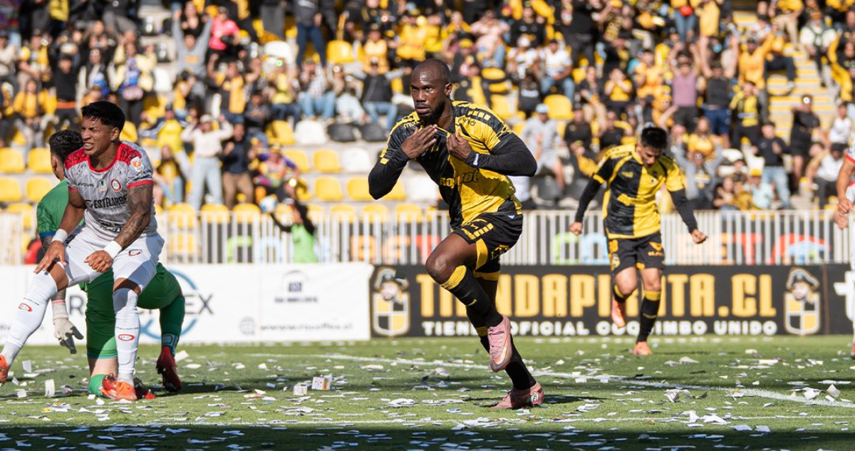 Cecilio Waterman festeja en el Coquimbo Unido La Calera