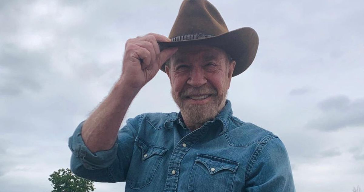 ¿Cómo lo hace? Chuck Norris alardea de su estado físico: así se ve el actor a sus 85 años de edad