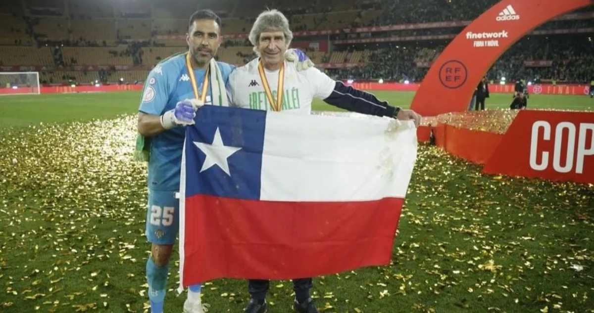 Claudio Bravo y Manuel Pellegrini en el Betis