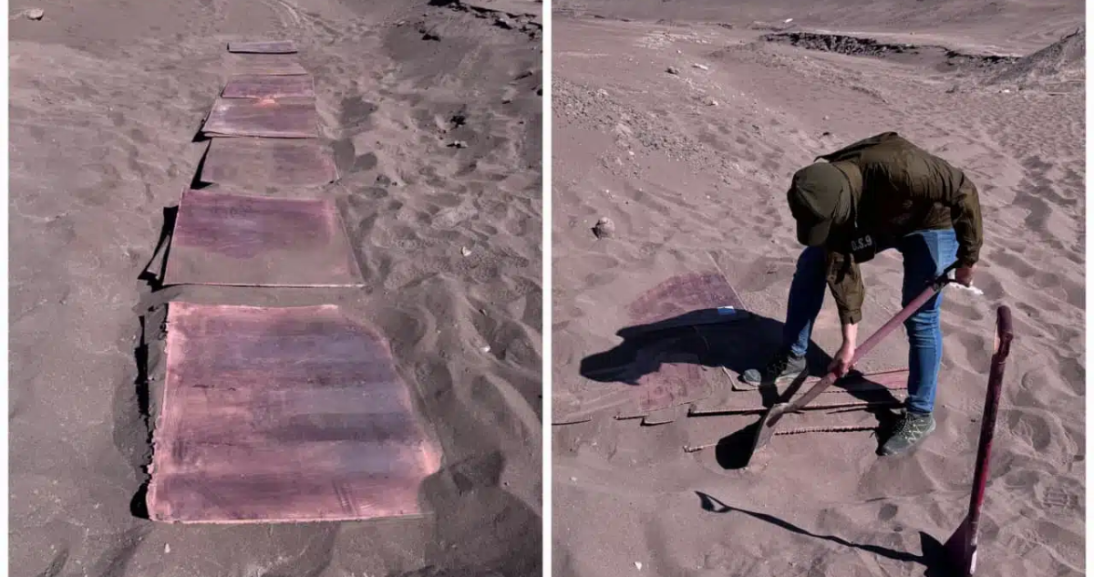 cobre enterrado en el desierto