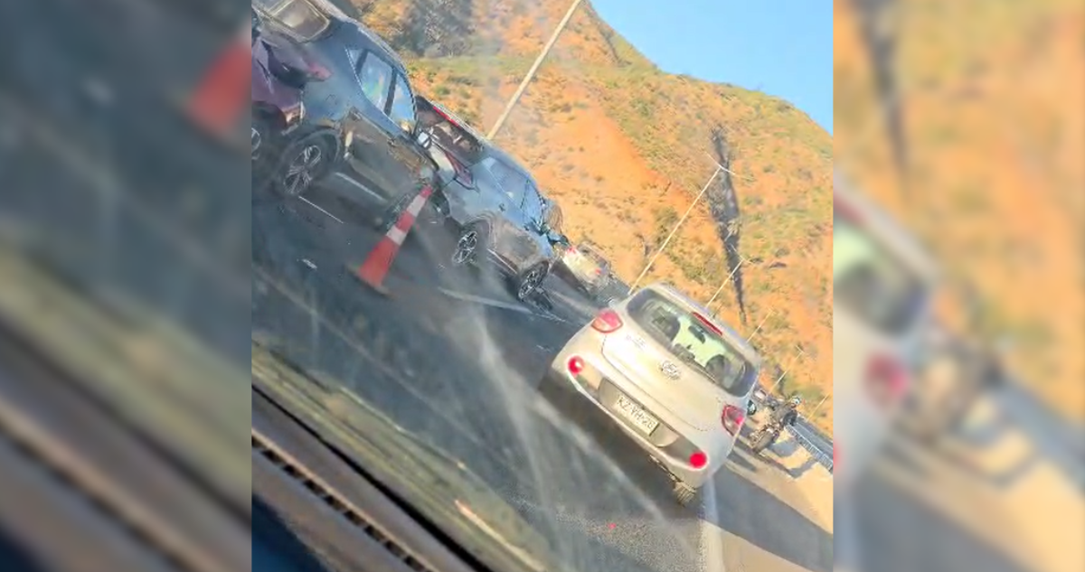 Colisión múltiple involucra a ocho vehículos en Autopista Troncal Sur en Viña del Mar: dos lesionados