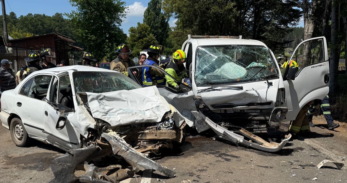 Colisión frontal en Padre Las Casas
