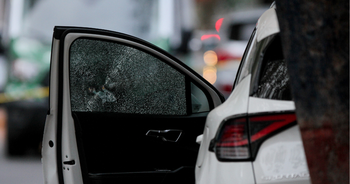 Sujetos en motocicleta atacan a tiros a 3 extranjeros y un chileno en Quillota: 2 están en riesgo vital