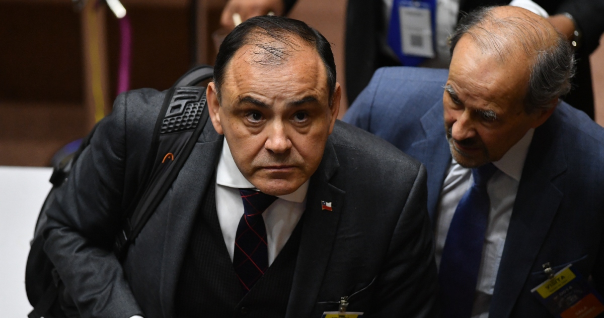 Exministro Antonio Ulloa deberá devolver vehículo y casa en Vitacura tras ser destituido por el Senado