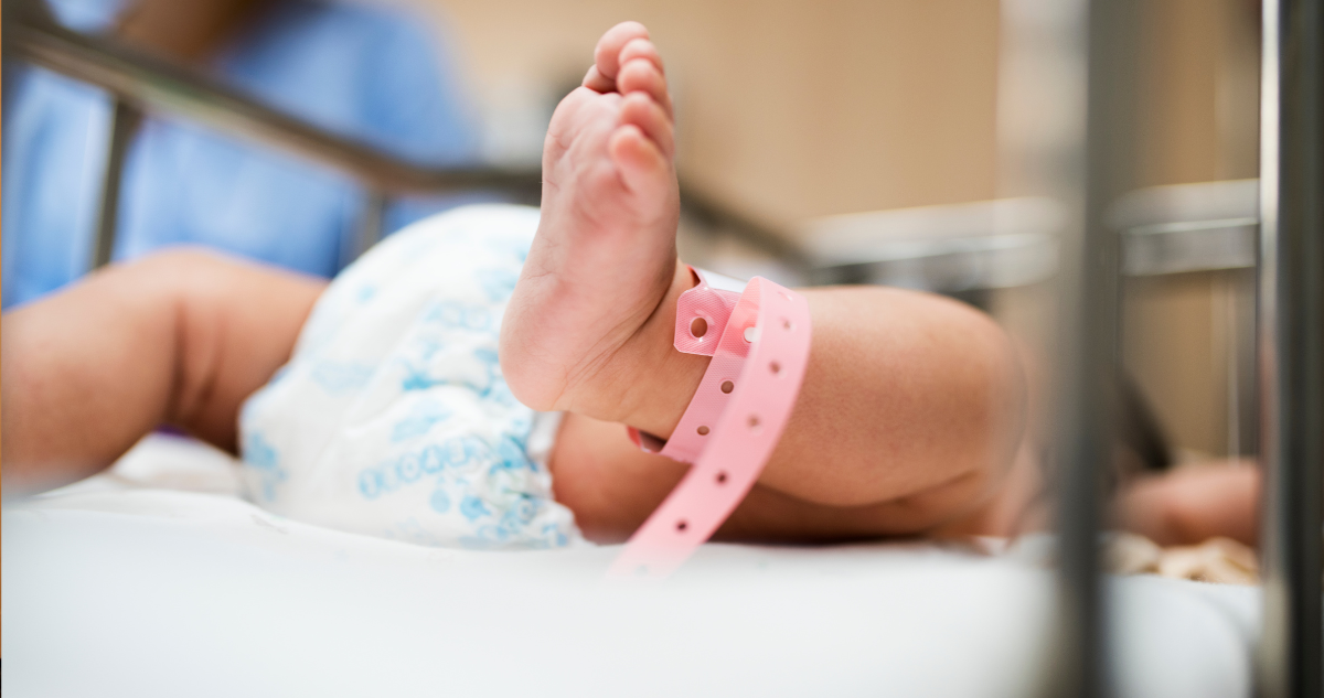 Clínica es condenada a pagar $100 millones por negligencia en parto: bebé quedó con parálisis cerebral