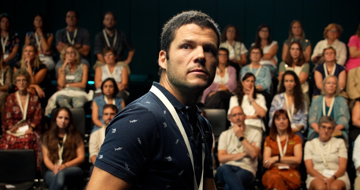 Conferencista conocido por dar la vuelta al mundo a pie estará dando conferencia en Santiago