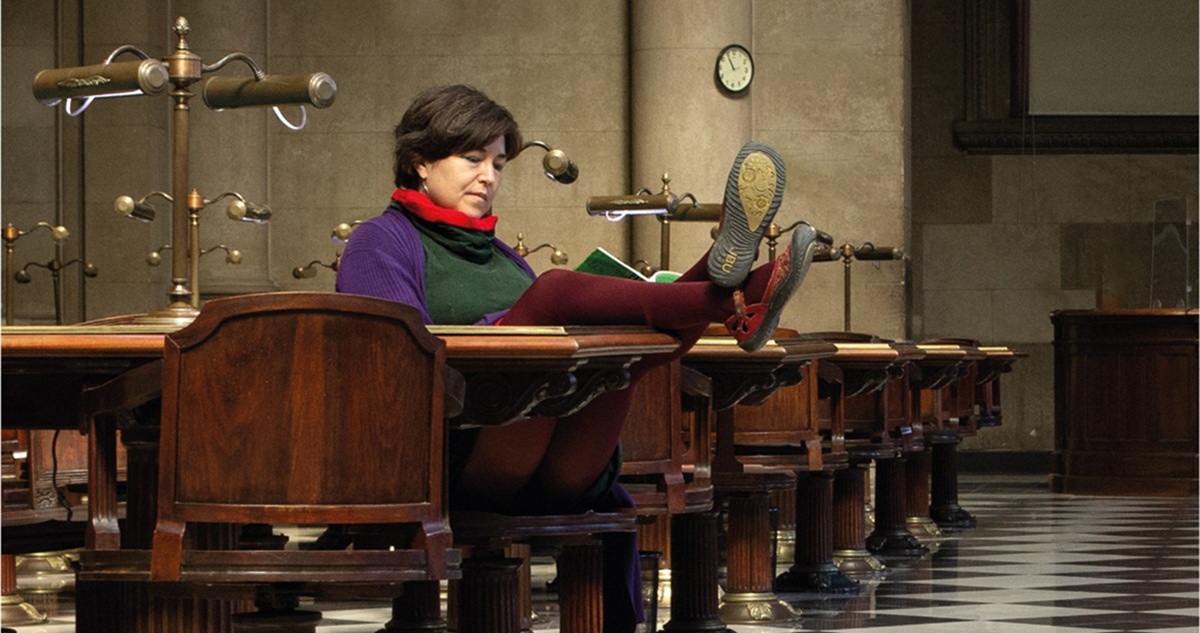 Contraportada de Oye Gabriela, de Elisa Clark, Editorial Cuarto Propio