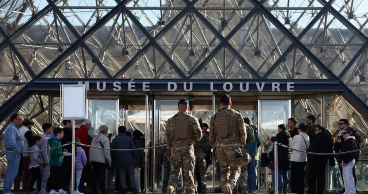 Seguridad en el Louvre
