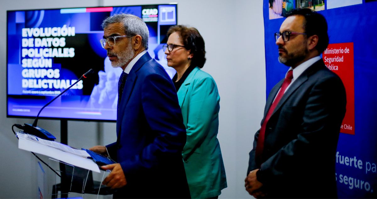 Gobierno presenta informe de evolución de datos policiales: disminuye VIF y aumentan delitos de drogas