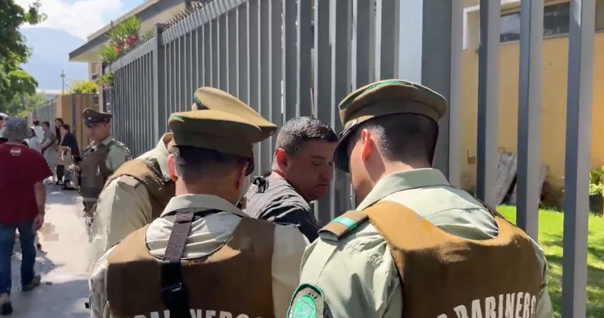 Detienen a hombre afuera de un local de votación en La Florida: lo acusan de amenazas con cuchillo