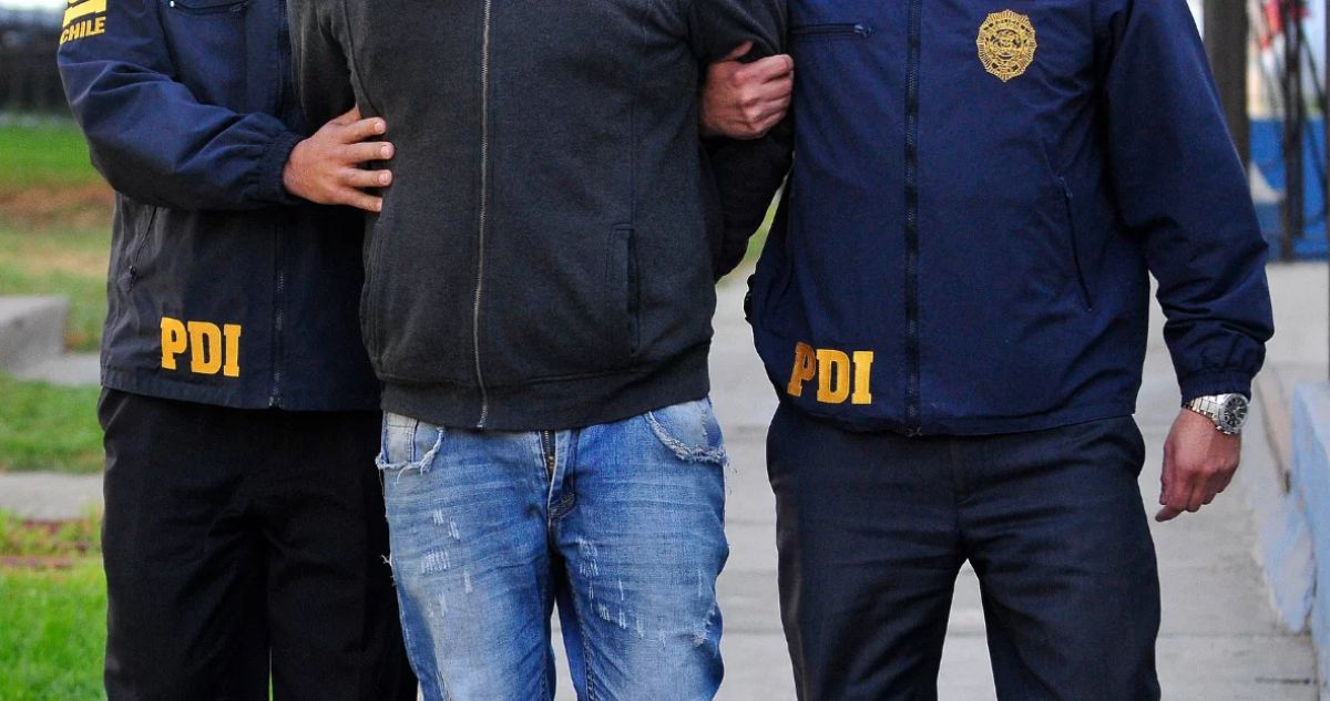 Hombre de 60 años es asesinado a puñaladas en Curicó y presunto autor se entrega en cuartel policial