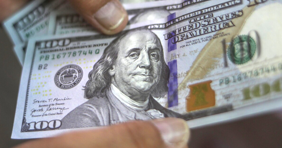 Ante un mercado expectante: el dólar ronda los $930 en la previa a las presidenciales en Chile