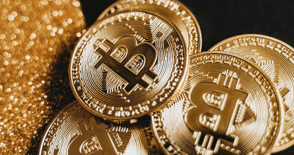 El bitcoin suma su tercera jornada consecutiva a la baja y pierde la barrera de los US$100 mil