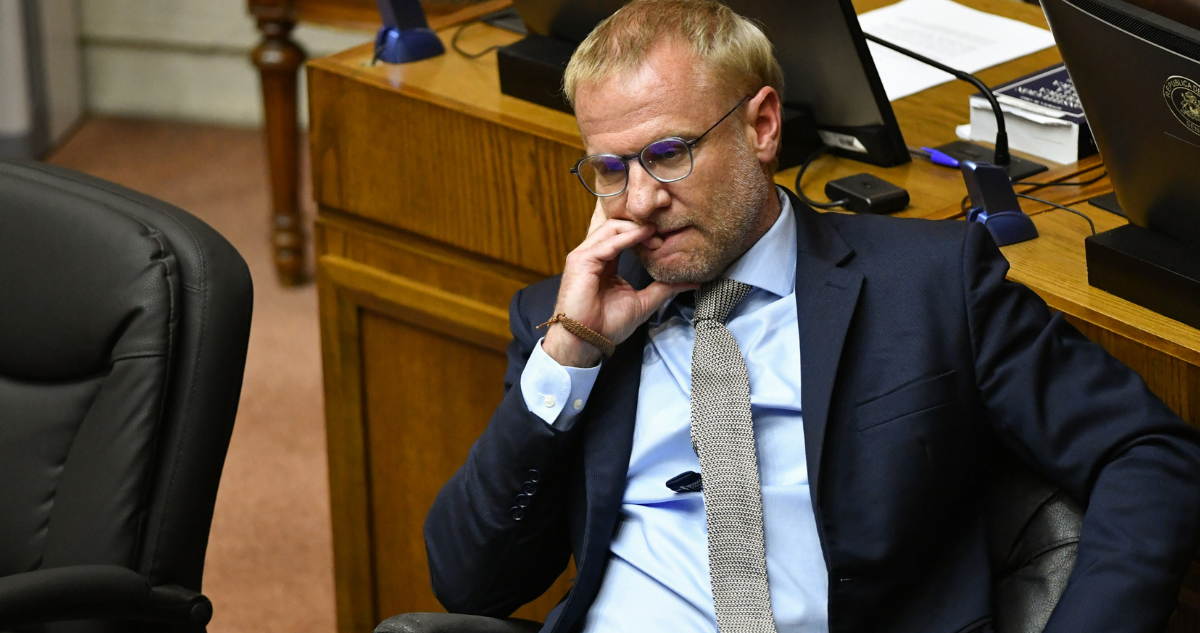 El derrumbe de Evópoli: Felipe Kast culpa al populismo y promete no ceder "ni por votos"