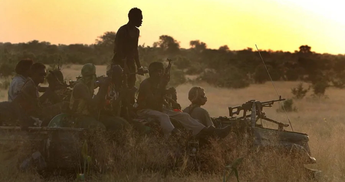 Soldados patrullan al norte de Darfur, en Sudán, en una imagen de archivo