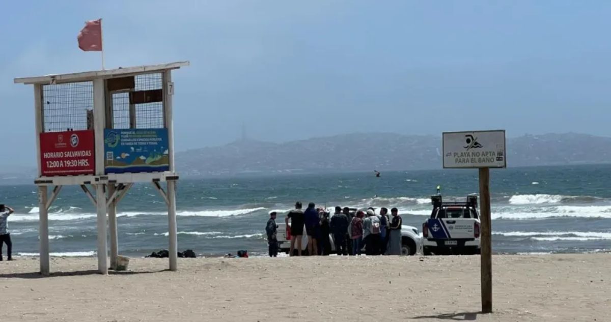 Inician operativo de rescate por bañista desaparecido en La Serena: otros cuatro fueron rescatados