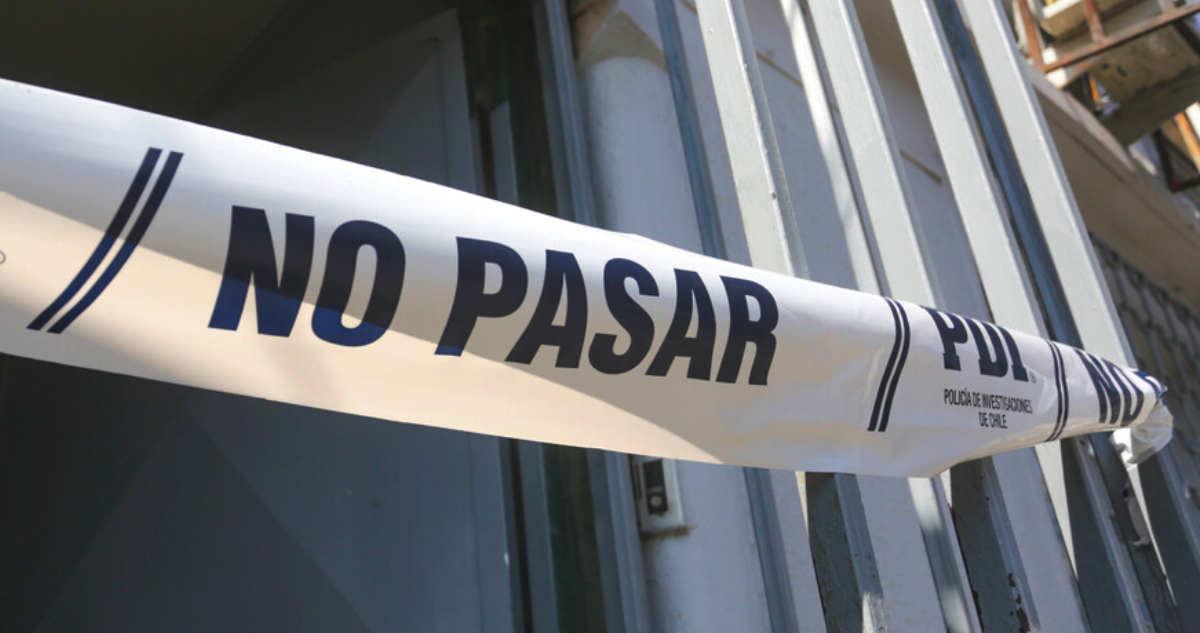 Encapuchados armados roban cuantiosa suma desde local de tecnología en Maipú: un trabajador lesionado