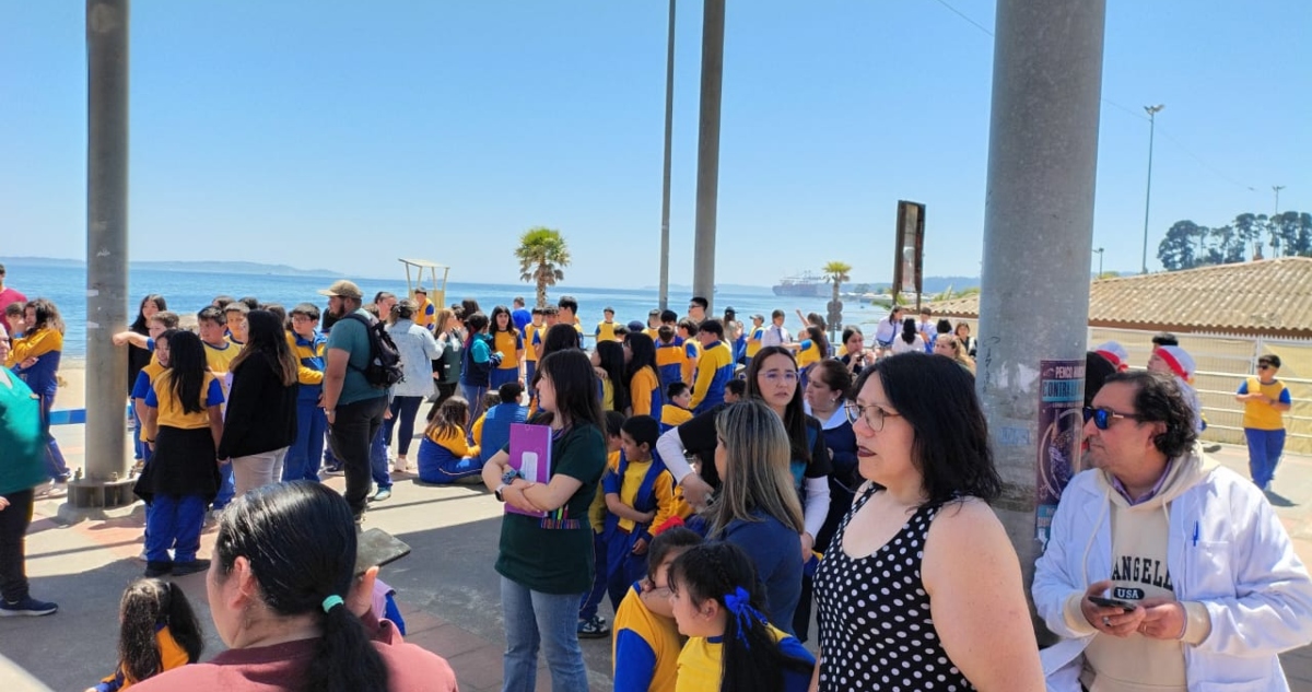 Evacuación estudiantes por fuerte olor a gas en Penco