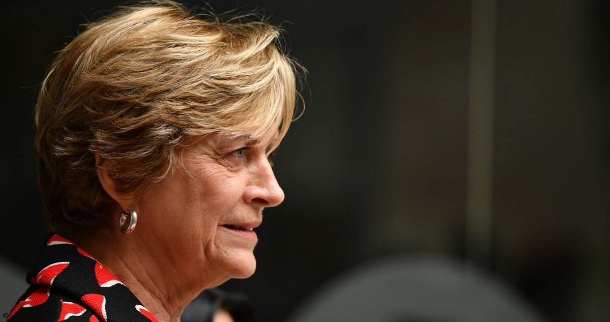 Con chaleco reflectante y Zúmbale Primo: Matthei anuncia cierre de campaña en Estadio Santa Laura