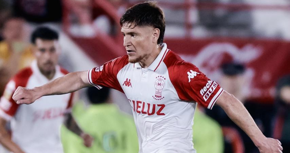 ex Colo Colo Leonardo Gil jugando para Huracán