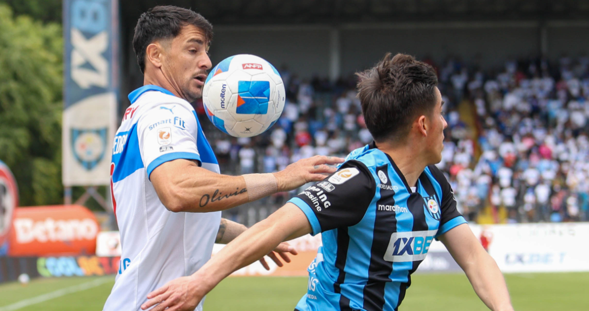Fernando Zampedri en el duelo de Huachipato vs Universidad Católica en Liga de Primera