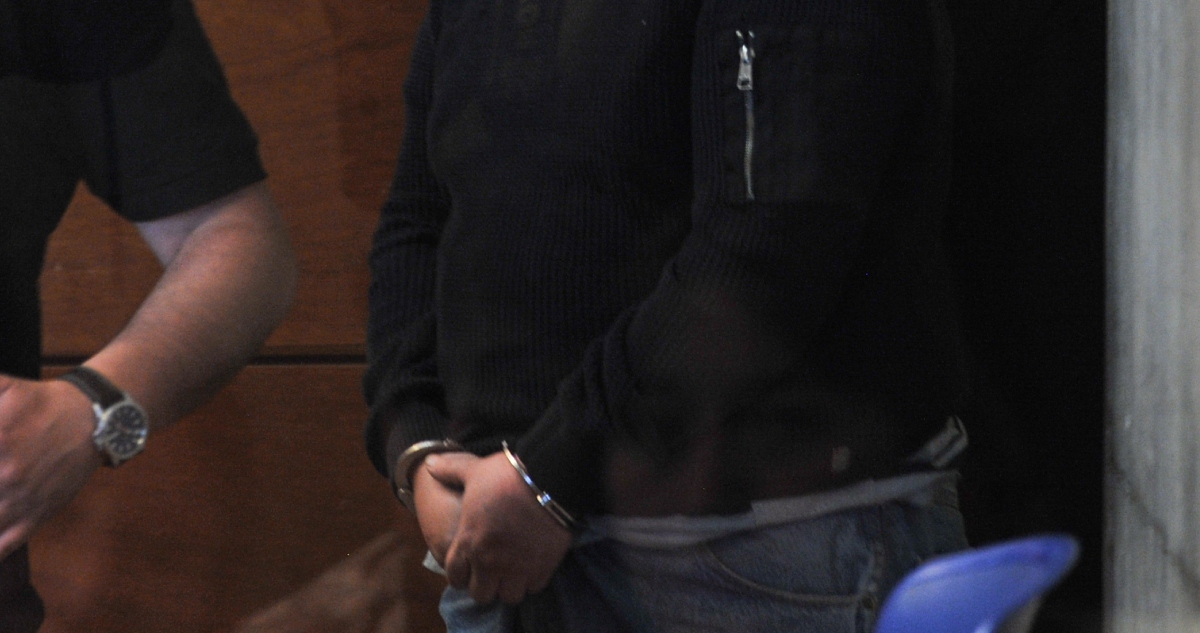 Formalizado por apuñalar y asfixiar a su madre en Coronel