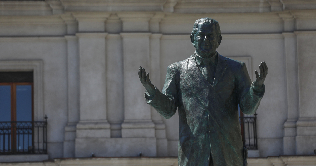 Gobierno desmiente a familia Aylwin y dice que no ha desistido comprar inmuebles del exmandatario